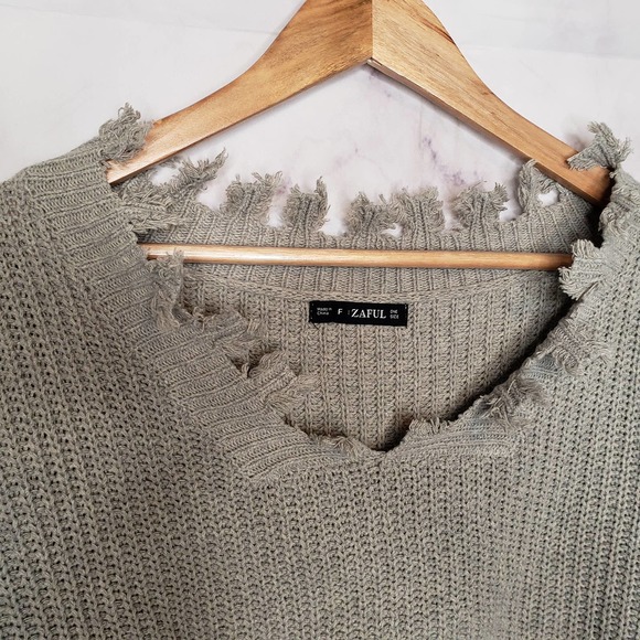 ZAFUL Gray Ripped V-neck Knitted Sweater Pullover OS - Picture 4 of 9